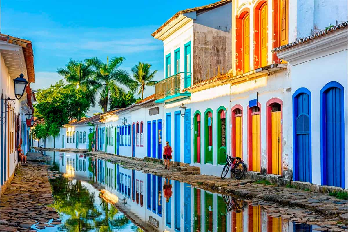 Paraty em janeiro: verão, praias e passeios de barco