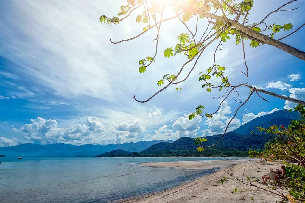 10 Melhores Praias de Paraty (RJ): Guia para Casais e Famílias